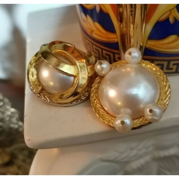 VINTAGE Faux Pearl Gold Clip-On Earrings Statement Bold Classic Mishmatch - Picture 9 of 12